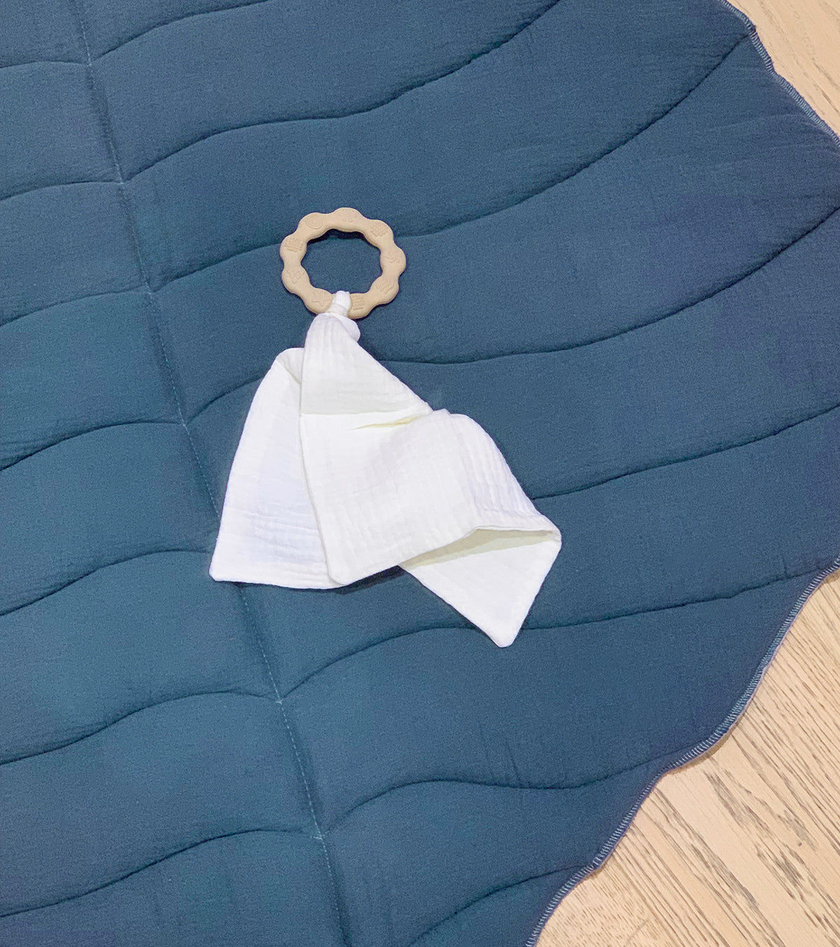 Anneau de dentition beige et lange vert