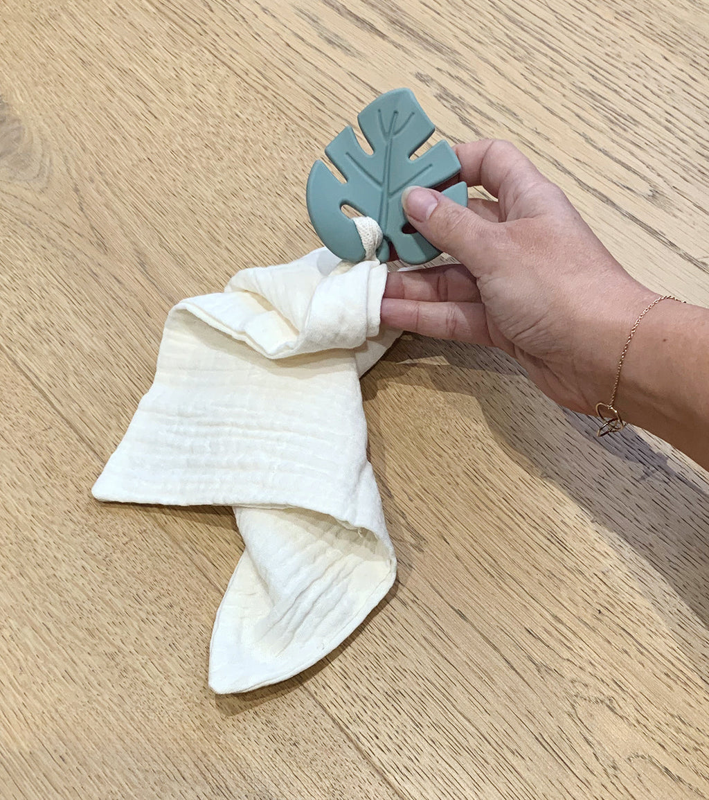 Anneau de dentition feuille terracotta et lange sable