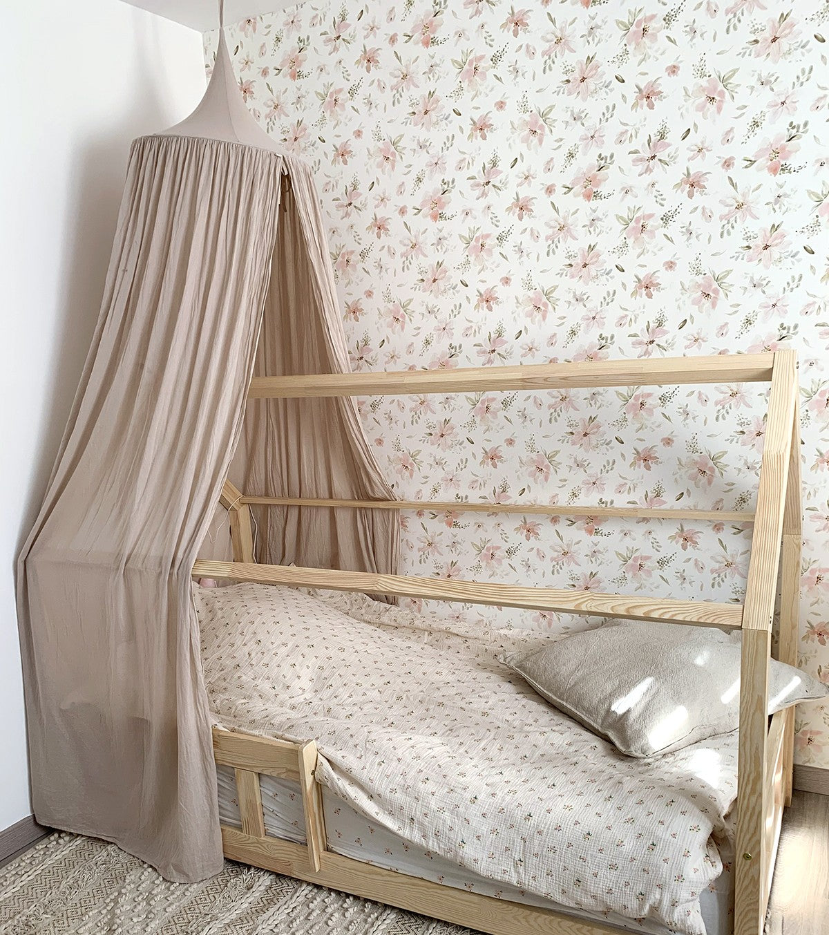 APPOLINE - Papier peint enfant - Motif fleurs à l'aquarelle